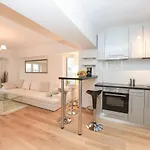 Апартаменти New Luxury Flat At Unirii Square, Piata Unirii *